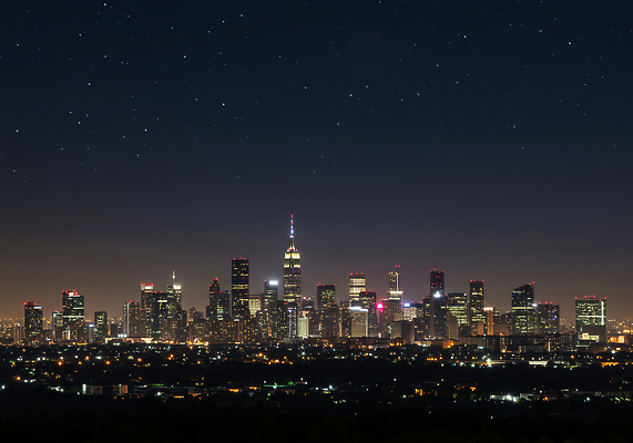 JPG 편집이미지 별 예술 여행 야경 밤하늘 조명 풍경 건물 빛 활발 도시 높이 뉴욕 스카이라인 편집실사 자연요소 건축물 컨셉 하늘 미국 야간 CG 파일형식 풍경_경치