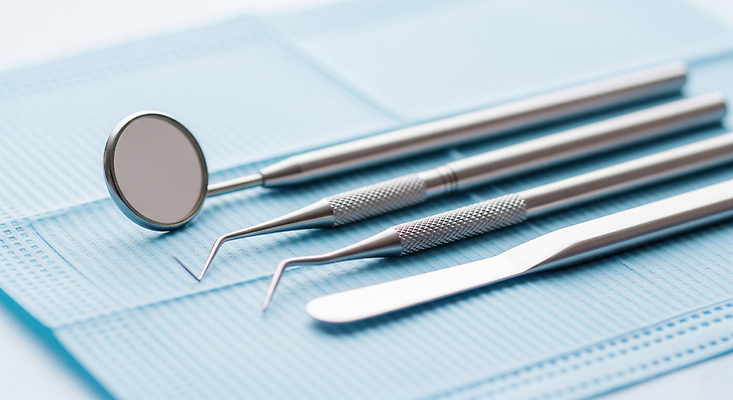 편집이미지 의학 재질 건강 병원 소화기관 위생 파일형식 치과 도구 진료 금속 작업대 세트 준비 청결 치료 환자 치아 검사_조사 JPG 치아건강 의료성형뷰티 이미지편집