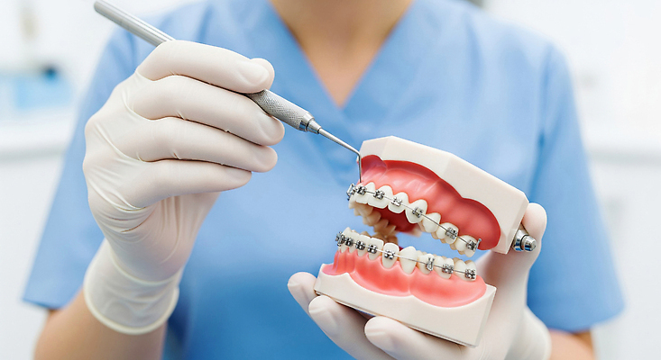 편집이미지 직업 의학 건강 병원 진료 의료진 소화기관 파일형식 교정기 치과 치료 교육 진료실 환자 치아 모델 검사_조사 위생 의사 JPG 치아건강 의료성형뷰티 이미지편집