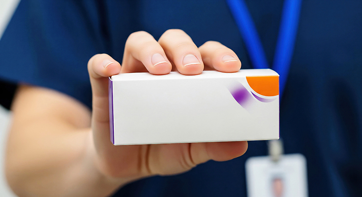 직업 감정 컨셉 의학 신체부위 CG 파일형식 약 상자 손 환경 순간 전문직 깨끗함 의료진 건강 치료 환자 의료기기 믿음 편집실사 편집이미지 JPG 의료성형뷰티