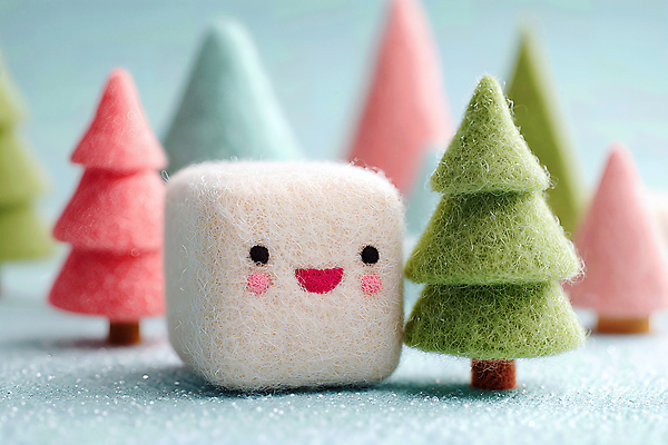 식물 계절 기념일 감정 컬러 컨셉 크리스마스 직물 CG 파일형식 양모 캐릭터 나무 장식 귀여움 아기자기 크리스마스트리 오브젝트 분홍색 민트색 겨울 장난감 행복 분위기 편집실사 편집이미지 JPG