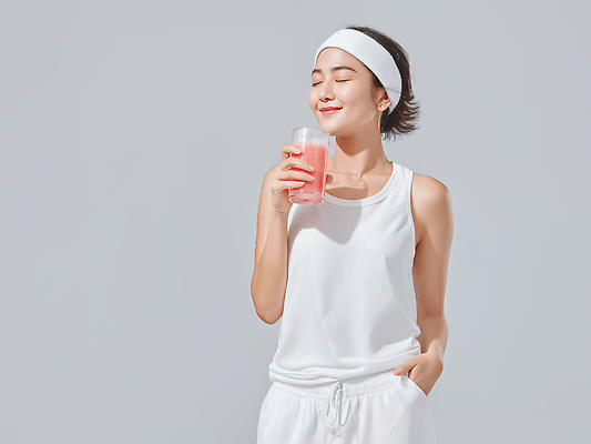 JPG 편집이미지 여자 패션 행복 음료 모션 휴식 건강 미소 여름 운동복 운동 흰색 상쾌 청량음료 의료성형뷰티 스타일 편집실사 AI인물포토 AI콘텐츠 옷 계절 감정 컬러 컨셉 표정 사람 CG 파일형식 AI포토