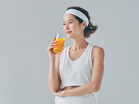 JPG 편집이미지 라이프스타일 여자 감정 음료 다이어트 건강 미소 운동복 운동 헬스 즐거움 상쾌 땀 자기관리 의료성형뷰티 편집실사 AI인물포토 AI콘텐츠 옷 표정 사람 생활 CG 파일형식 AI포토