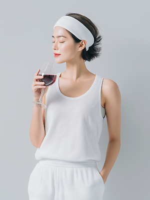 JPG 편집이미지 여자 행복 감정 음료 휴식 일상 독서 와인 우아함 모던 뷰티풀 의료성형뷰티 스타일 편집실사 AI인물포토 AI콘텐츠 컨셉 주류 사람 라이프 CG 파일형식 AI포토