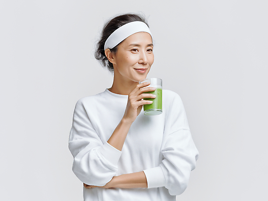 JPG 편집이미지 라이프스타일 여자 감정 음료 백그라운드 다이어트 자연 건강 웃음 운동 에너지 흰색 신선 즐거움 스무디 의료성형뷰티 편집실사 AI인물포토 AI콘텐츠 컬러 표정 사람 생활 CG 생태계 파일형식 AI포토