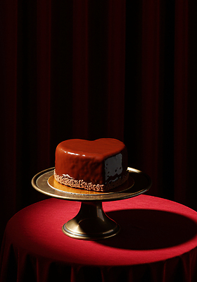 JPG 편집이미지 음식 탁자 디저트 조명 사랑 장식 빨간색 파티 케이크 초콜릿 식사 하트 맛 제빵 편집실사 AI포토 AI콘텐츠 모양 감정 컬러 가구 컨셉 이벤트 제과제빵 CG 파일형식