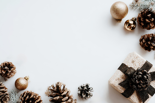 JPG 편집이미지 열매 크리스마스 겨울 탁자 따뜻함 선물 장식 축제 금색 소나무 분위기 편안함 배열 구슬 오브젝트 편집실사 AI포토 AI콘텐츠 나무 식물 계절 기념일 컬러 가구 컨셉 감각 CG 파일형식