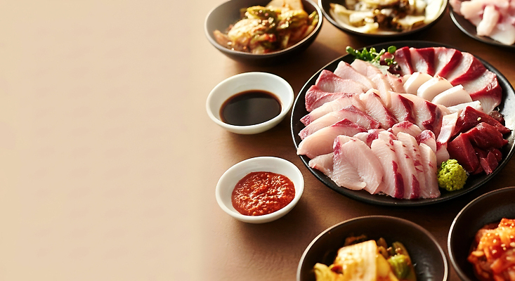 JPG 편집이미지 식탁 반찬 요리 풍경 식사 회 맛 저녁 해산물 즐거움 편집실사 AI포토 AI콘텐츠 감정 음식 컨셉 탁자 야간 CG 파일형식