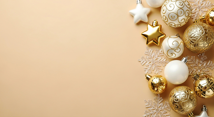 JPG 모양 편집이미지 백그라운드 크리스마스 겨울 따뜻함 장식 크리스마스트리 파티 축제 금색 흰색 분위기 크기 구슬 테마 오너먼트 이미지편집 AI컴퓨터그래픽 AI콘텐츠 계절 기념일 컬러 컨셉 크리스마스장식 이벤트 파일형식