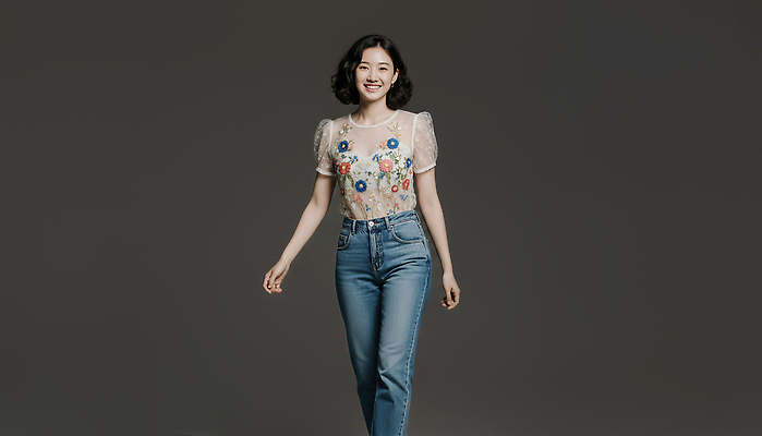 JPG 모델 편집이미지 옷 여자 패션 포즈 백그라운드 꽃무늬 걷기 청바지 모던 블라우스 꾸미기 단정 의료성형뷰티 스타일 편집실사 AI인물포토 AI콘텐츠 꽃 컨셉 상의 무늬 바지 모션 사람 CG 파일형식 AI포토