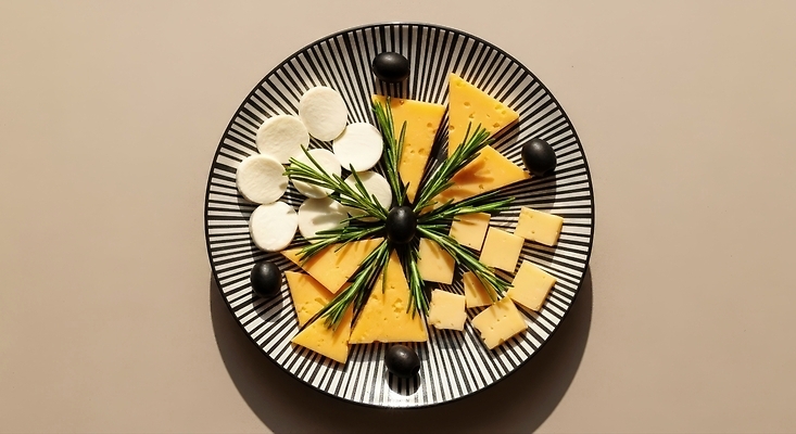 도형 열매 음식 가구 유제품 이벤트 식사 CG 스키용품 파일형식 치즈 올리브 플레이트 요리 탁자 간편조리식품 브런치 디저트 모임 원형 조화 편집실사 JPG 편집이미지 파티