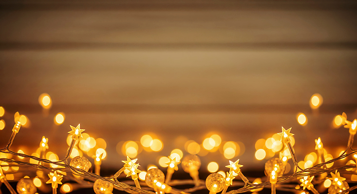 JPG 편집이미지 별 크리스마스 겨울 전구 조명 따뜻함 장식 인테리어 축제 분위기 포근함 편안함 오브젝트 알전구 이미지편집 AI컴퓨터그래픽 AI콘텐츠 자연요소 디자인 계절 기념일 컨셉 감각 파일형식