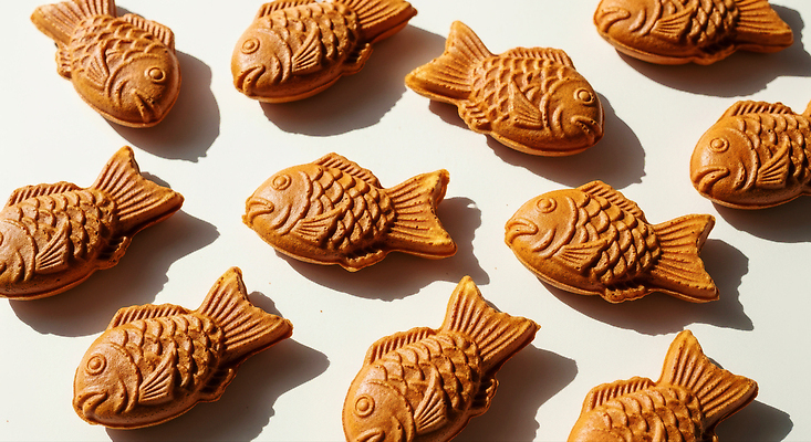 JPG 편집이미지 겨울 디저트 빵집 전통음식 즐거움 겨울간식 군것질 붕어빵 고소한맛 길거리음식 편집실사 AI포토 AI콘텐츠 전통 계절 감정 음식 빵 상점 맛 CG 파일형식