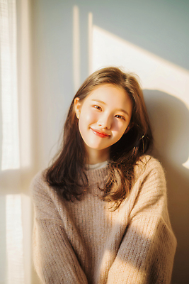 JPG 편집이미지 여자 패션 감정 포즈 따뜻함 미소 일상 햇빛 촬영 일몰 방 편안함 부드러움 뷰티풀 의료성형뷰티 편집실사 표정 사람 라이프 태양 노을 감각 CG 파일형식