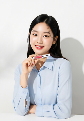 JPG 편집이미지 여자 패션 감정 포즈 셔츠 장신구 밝음 미소 캐주얼 파란색 청춘 화장 립스틱 뷰티풀 의료성형뷰티 편집실사 옷 컬러 컨셉 상의 표정 사람 뷰티 화장품 CG 파일형식