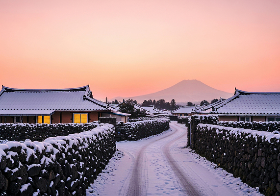 자연요소 계절 길 교통시설 날씨 한국 건물 노을 CG 생태계 파일형식 마을 일출 산 풍경 겨울 주택 고요 하늘 빛 도로 자연 신선 조용 편집실사 편집이미지 JPG 눈 제주도