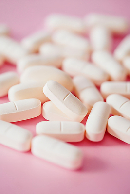 컬러 의학 약 화장품 CG 영양소 파일형식 건강 치료 비타민 로션 예방 흰색 백그라운드 편집실사 JPG 편집이미지 알약