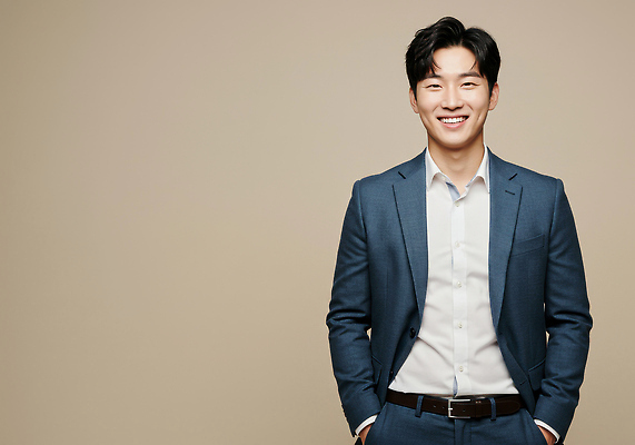 JPG 모델 편집이미지 패션 남자 포즈 백그라운드 비즈니스 따뜻함 미소 정장 카메라 분위기 이미지 프로필 의료성형뷰티 스타일 편집실사 옷 컨셉 표정 사람 전자제품 CG 파일형식