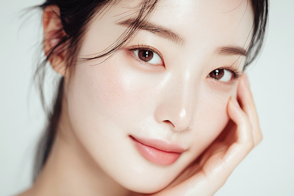 JPG 편집이미지 여자 패션 감정 얼굴 조명 미소 화장 카메라 피부 피부관리 뷰티풀 의료성형뷰티 스타일 편집실사 표정 사람 신체부위 전자제품 뷰티 CG 파일형식