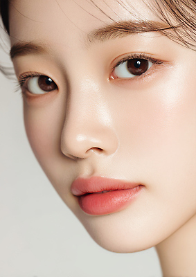 JPG 편집이미지 여자 얼굴 미소 근접촬영 빛 청춘 화장 카메라 촬영 매력적 피부 피부관리 뷰티풀 의료성형뷰티 스타일 편집실사 뷰포인트 컨셉 표정 사람 신체부위 전자제품 뷰티 CG 파일형식