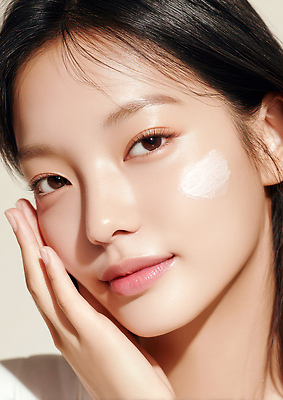 JPG 편집이미지 여자 얼굴 마스크 화장 뷰티 화장품 촉촉함 자신감 피부 순수 피부관리 스킨케어 자아 의료성형뷰티 편집실사 감정 컨셉 사람 신체부위 젖음 CG 파일형식