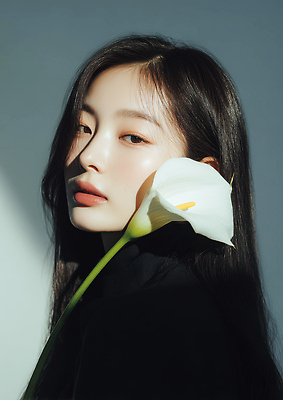 식물 꽃 촬영기법 사람 감각 CG 생태계 파일형식 여자 뷰티풀 자연 흑백 포즈 조명 감정 표정 강렬 부드러움 패션 스타일 고요 편집실사 편집이미지 JPG 의료성형뷰티 릴리 백합 모델