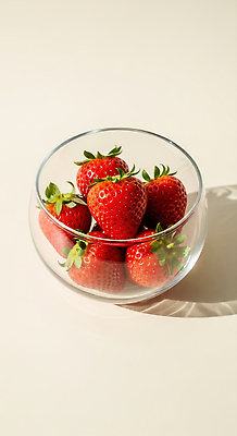 접시 음식 컬러 과일 태양 CG 생태계 파일형식 딸기 유리접시 신선 건강 디저트 요리 자연 빨간색 햇빛 식사 재료 샐러드 편집이미지 편집실사 JPG