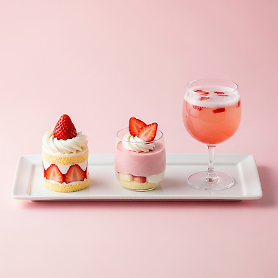 음식 컬러 과일 디저트 이벤트 크림 CG 파일형식 딸기 케이크 음료 분홍색 백그라운드 생크림 신선 상큼 조화 파티 편집이미지 편집실사 JPG