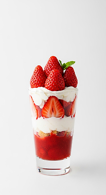 JPG 편집이미지 음식 과일 딸기 디저트 여름 신선 즐거움 담기 생크림 파르페 맛있는 편집실사 AI포토 AI콘텐츠 계절 감정 모션 크림 CG 파일형식