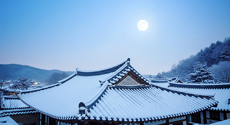 JPG 편집이미지 전통 문화 설경 겨울 자연 산 한옥 한국 풍경 고요 달빛 뷰티풀 편집실사 한국전통 계절 아시아 고건축 달 CG 생태계 파일형식