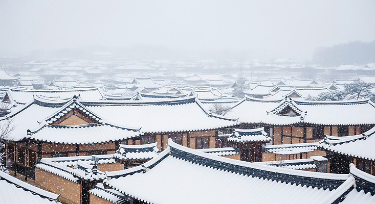 JPG 편집이미지 전통 건축 문화 설경 겨울 자연 날씨 한옥 한국 풍경 마을 고요 뷰티풀 고택 편집실사 한국전통 건축물 계절 아시아 고건축 CG 생태계 파일형식