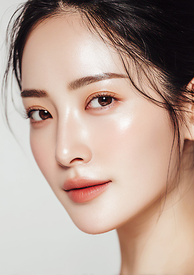 JPG 편집이미지 여자 얼굴 미소 빛 화장 뷰티 카메라 표현 매끈함 피부 스킨케어 뷰티풀 편집실사 표정 사람 신체부위 전자제품 감각 CG 파일형식