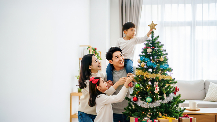 JPG 나무 편집이미지 기념일 행복 별 어린이 크리스마스 가족 엄마 주택 따뜻함 장식 크리스마스트리 휴일 아빠 순간 편집실사 자연요소 식물 감정 관계 사람 이벤트 건물 CG 파일형식