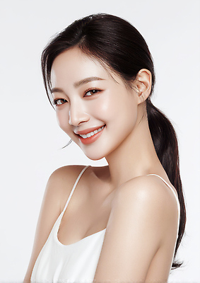 JPG 편집이미지 헤어스타일 여자 얼굴 조명 미소 화장 뷰티 카메라 매력적 피부 뷰티풀 의료성형뷰티 스타일 편집실사 AI인물포토 AI콘텐츠 컨셉 표정 사람 신체부위 전자제품 CG 파일형식 AI포토