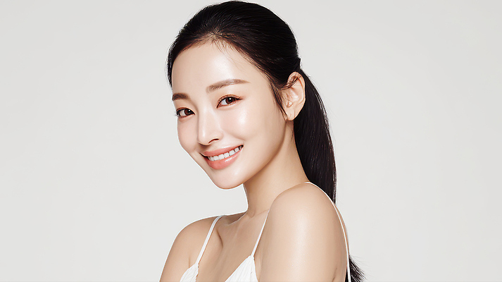 JPG 편집이미지 여자 행복 스튜디오 표정 밝음 미소 사람 뷰티 머리카락 카메라 촬영 뷰티풀 의료성형뷰티 스타일 편집실사 AI인물포토 AI콘텐츠 감정 전자제품 머리 CG 파일형식 AI포토