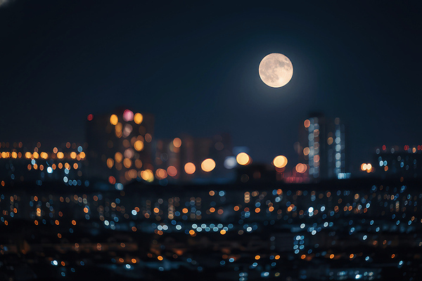 JPG 편집이미지 감정 야경 자연 하늘 조명 풍경 빛 고요 보름달 도시 조화 뷰티풀 편집실사 달 야간 CG 생태계 파일형식 풍경_경치