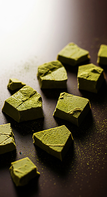 JPG 편집이미지 조각 재료 탁자 디저트 요리 과자 초콜릿 감각 맛 녹차 말차 먹거리 색감 편집실사 AI포토 AI콘텐츠 음식 가구 컨셉 차_음료 CG 파일형식