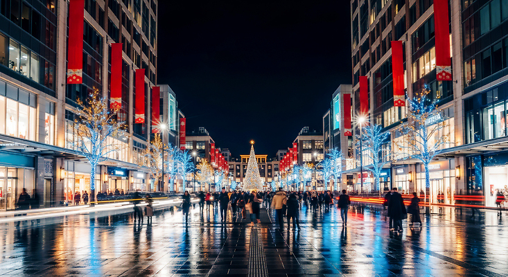 JPG 편집이미지 크리스마스 겨울 가족 조명 거리 여러명 친구 쇼핑 걷기 축제 도시 화려 즐거움 회식 편집실사 계절 기념일 감정 다수 컨셉 관계 모션 사람 식사 CG 파일형식