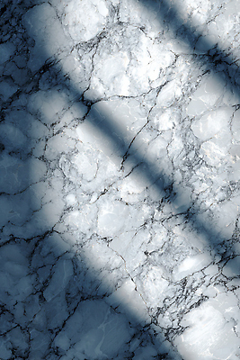 JPG 편집이미지 디자인 예술 패턴 바닥 그림자 파란색 빛 인테리어 공간 고급 오브젝트 모던 질감 대리석 설치 편집실사 AI포토 AI콘텐츠 컬러 컨셉 무늬 재료 CG 파일형식