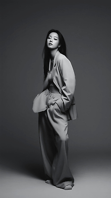 백그라운드 컨셉 사람 촬영 회색 CG 파일형식 AI포토 모델 패션 스타일 회색배경 옷 포즈 모던 우아함 고급 여자 사진촬영 런웨이 유행 매력적 편집이미지 편집실사 JPG 의료성형뷰티 AI인물포토 AI콘텐츠