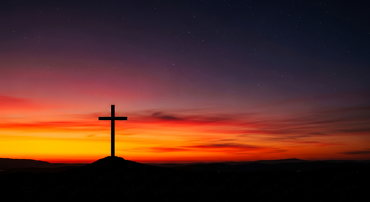 JPG 편집이미지 기독교 종교 컬러 백그라운드 십자가 자연 하늘 산 풍경 평화 일몰 저녁 조화 편집실사 AI포토 AI콘텐츠 컨셉 노을 야간 CG 생태계 파일형식