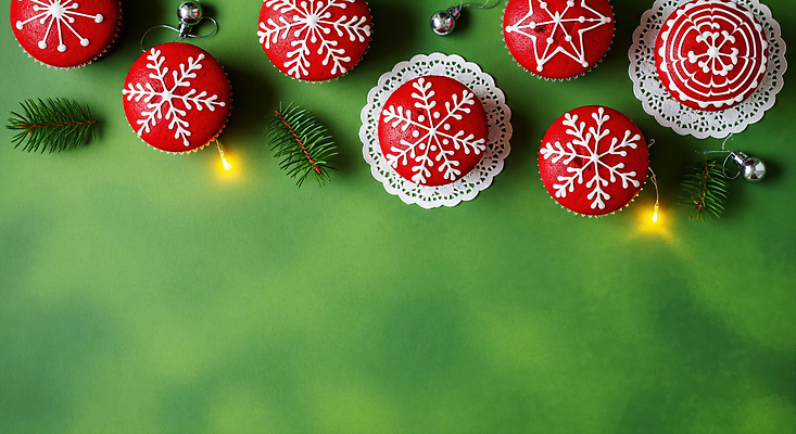 JPG 편집이미지 기념일 크리스마스 겨울 전구 디저트 장식 빨간색 파티 쿠키 축제 눈송이 오브젝트 잔치 제빵 마카롱 연말 편집실사 AI포토 AI콘텐츠 계절 음식 컬러 눈_날씨 이벤트 제과제빵 CG 파일형식