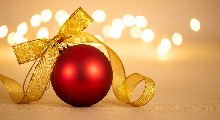 JPG 편집이미지 리본 컬러 크리스마스 조명 새해 장식 빨간색 반짝임 인테리어 축제 금색 분위기 편안함 구슬 오너먼트 편집실사 AI포토 AI콘텐츠 디자인 기념일 컨셉 크리스마스장식 모션 감각 CG 파일형식