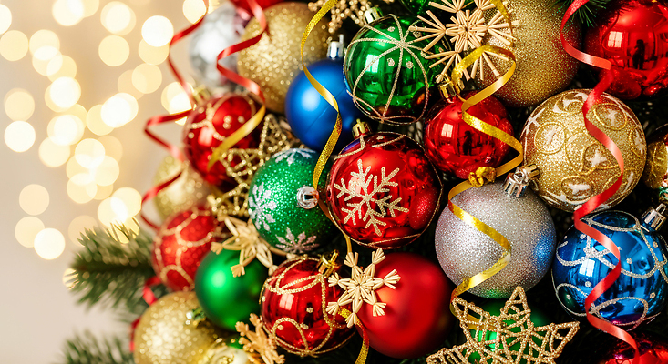 JPG 편집이미지 컬러 크리스마스 조명 장식 빨간색 초록색 파란색 반짝임 크리스마스트리 파티 금색 눈송이 분위기 연말 오너먼트 편집실사 AI포토 AI콘텐츠 기념일 컨셉 크리스마스장식 모션 눈_날씨 이벤트 CG 파일형식