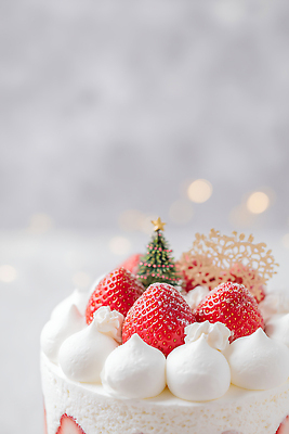 JPG 편집이미지 백그라운드 크리스마스 딸기 디저트 요리 장식 파티 케이크 축제 촉촉함 흰색 달콤 맛 생크림 딸기케이크 크리스마스케이크 편집실사 AI포토 AI콘텐츠 기념일 음식 컬러 컨셉 과일 이벤트 젖음 크림 CG 파일형식