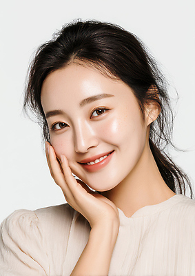 표정 사람 신체부위 감각 CG 파일형식 미소 피부 건강 여자 부드러움 얼굴 뷰티풀 방긋 손 촬영 옷 헤어스타일 편집실사 편집이미지 JPG 의료성형뷰티