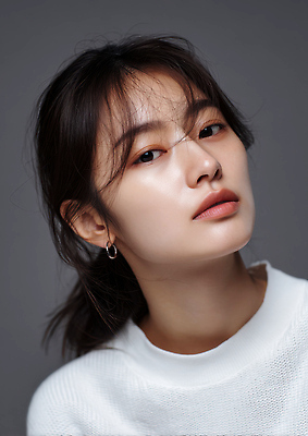 컬러 신체부위 전자제품 머리 CG 연예인 파일형식 모델 포즈 조명 스타일 머리카락 흰색 옷 카메라 얼굴 뷰티 이미지 편집실사 편집이미지 JPG 의료성형뷰티 프로필 배우