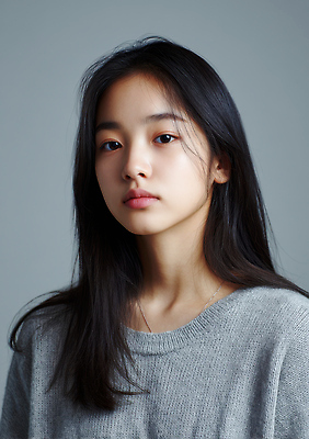 백그라운드 컨셉 신체부위 전자제품 머리 회색 CG 그림 연예인 파일형식 초상화 회색배경 카메라 뷰티 모던 심플 패션 매력적 우아함 머리카락 피부 편집실사 편집이미지 JPG 의료성형뷰티 프로필 배우