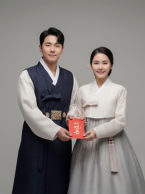 한국전통 감정 컨셉 관계 이벤트 전통의상 CG 파일형식 한복 커플 기념일 전통 축하 행복 사랑 소통 만남 문화 스타일 옷 기념 편집실사 JPG 편집이미지 새해