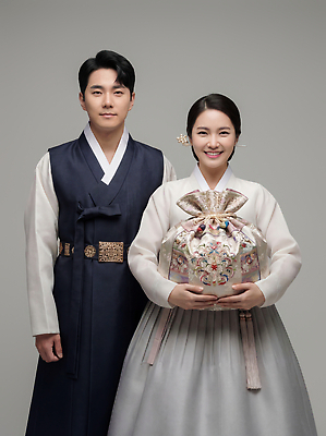 한국전통 감정 아시아 결혼 사람 전통의상 CG 파일형식 한복 남자 여자 전통 결혼식 이벤트 한국 문화 옷 축제 기쁨 행복 포즈 편집실사 JPG 편집이미지 새해